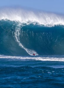 Fin de año a todo Big Wave en Waimea Bay, Jaws, Maverick’s y un comienzo del 2025 con altas olas en Nazaré.