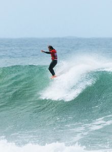 Longboard clásico con gran estilo en Malibu, buenazo!!!